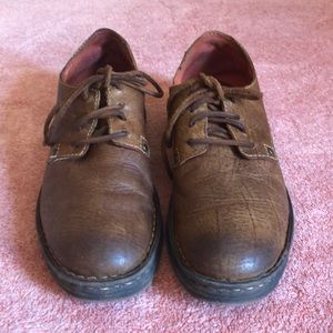 Born all leather lace up shoes. Mens size 8.5